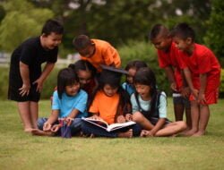 Praktik Pendidikan yang ‘Membelenggu’ Kemerdekaan Peserta Didik dalam Belajar: Sebuah Tinjauan dari Perjalanan Pendidikan Nasional